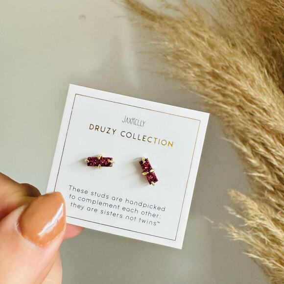 NEW ANTHROPOLOGIE JaxKelly 18kt Gold Red Druzy Stone Gemstone Bar Earring - Picture 2 of 8